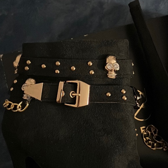 Black Skull Heels - Picture 2 of 6